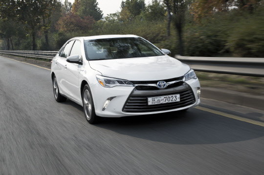 캠리 하이브리드. <한국토요타 제공>